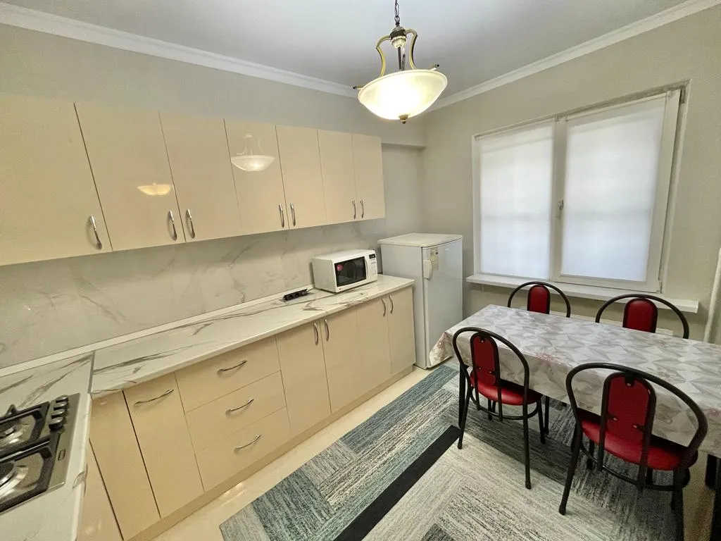 Квартира Возвращаем предоплату! Пятиместная двушка в центре, метро рядом — Алматы