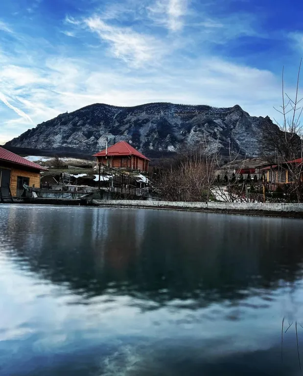 Квартира  с двумя раздельными комнатами, у подножья горы.