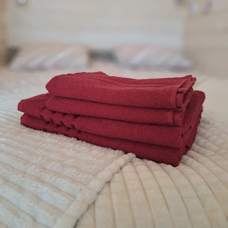 Уютный домик с видом на закат