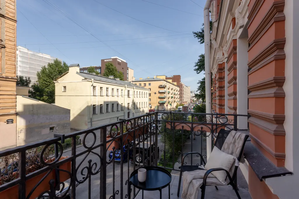 Просторная студия Mosaic brown с балконом для 3 гостей