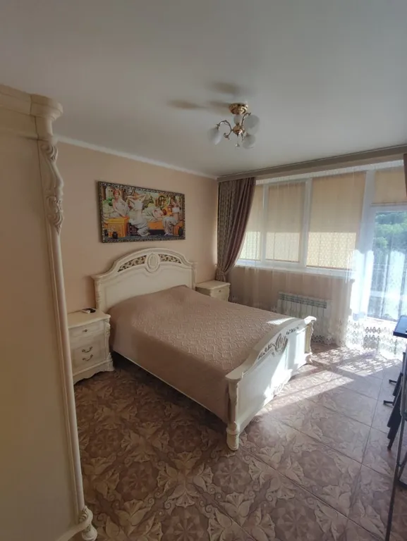 Четырёхместный улучшенный с балконом и видом на Медведь гору