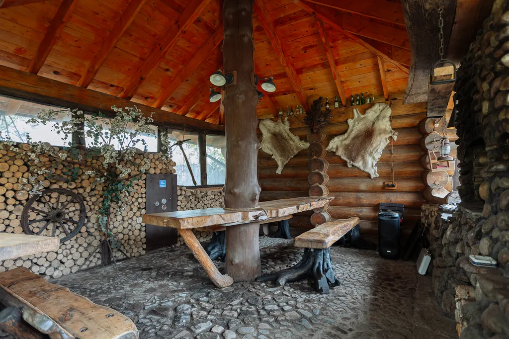 Шикарный дом из сруба с баней и бассейном