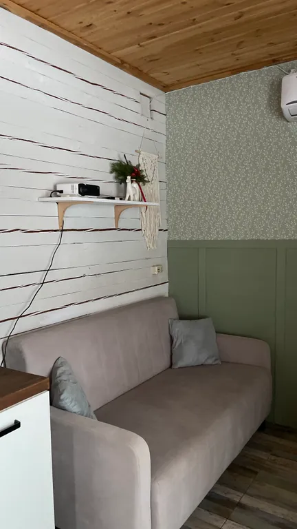 Дом, баня, чан и бассейном во дворе