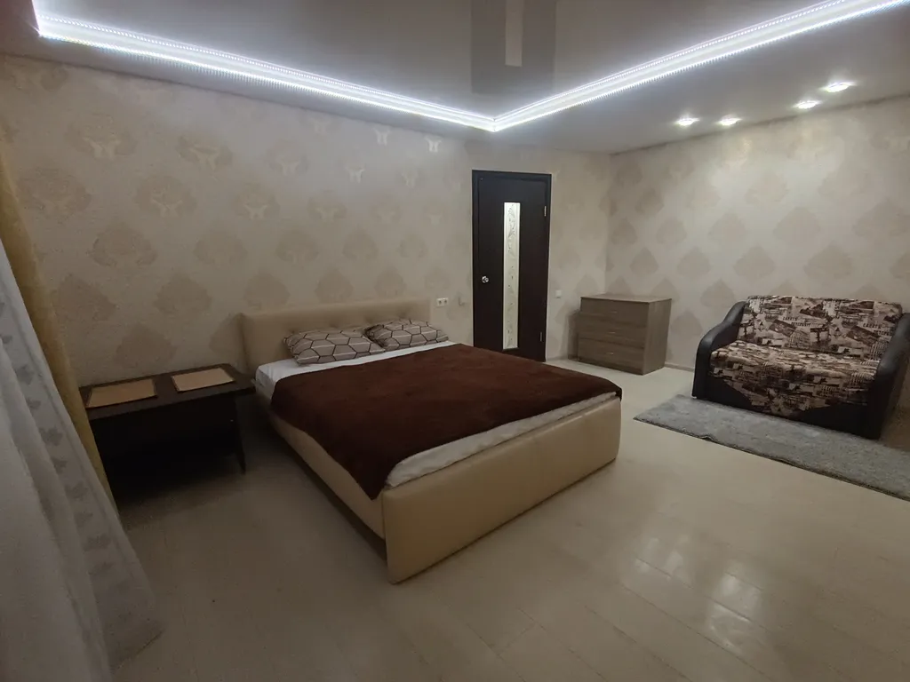 Квартира Светлaя и уютнaя, тёплая квapтира в 3 минутах oт леса — аренда посуточно в Верхняя Пышма