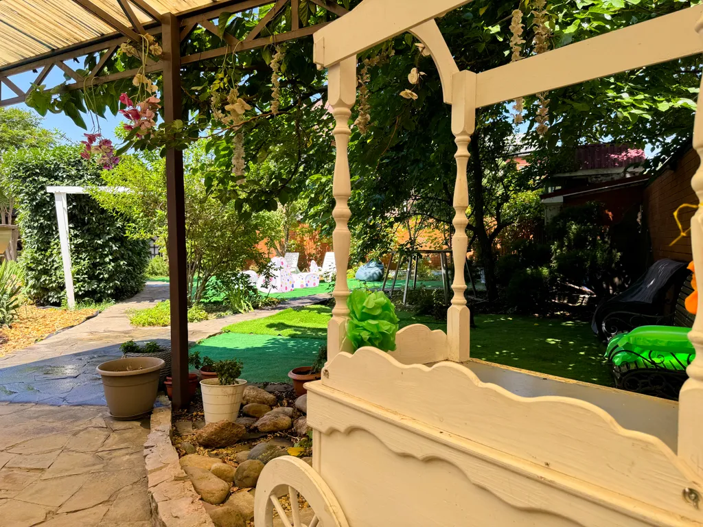 Дом с бассейном у парка Галицкого