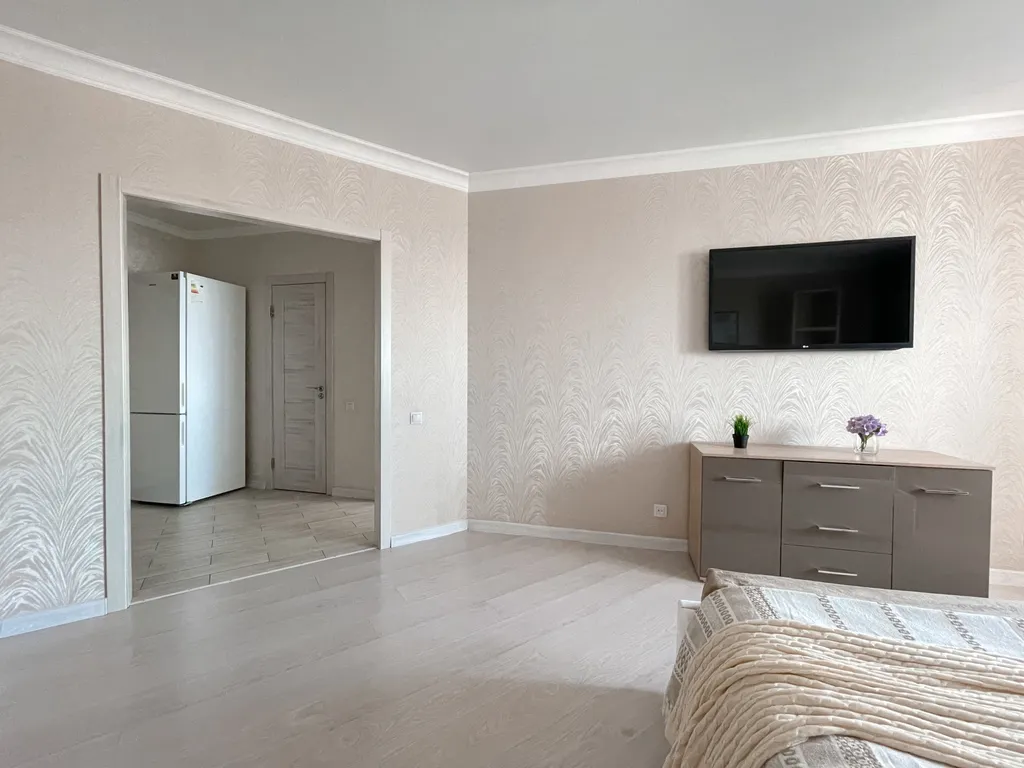 Современная квартира с видом на реку Кутум