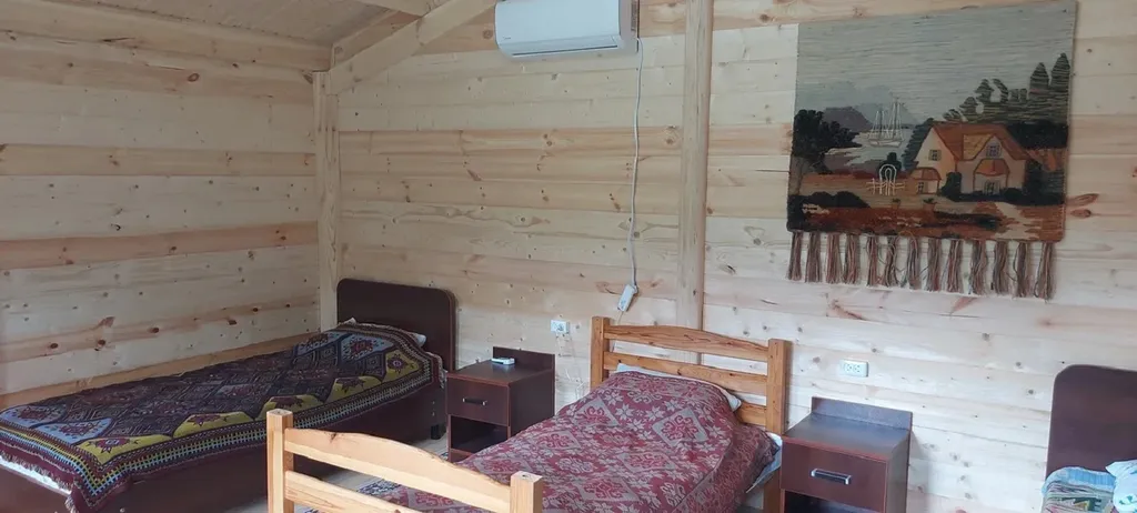 Дом в деревне на берегу реки для спокойного отдыха