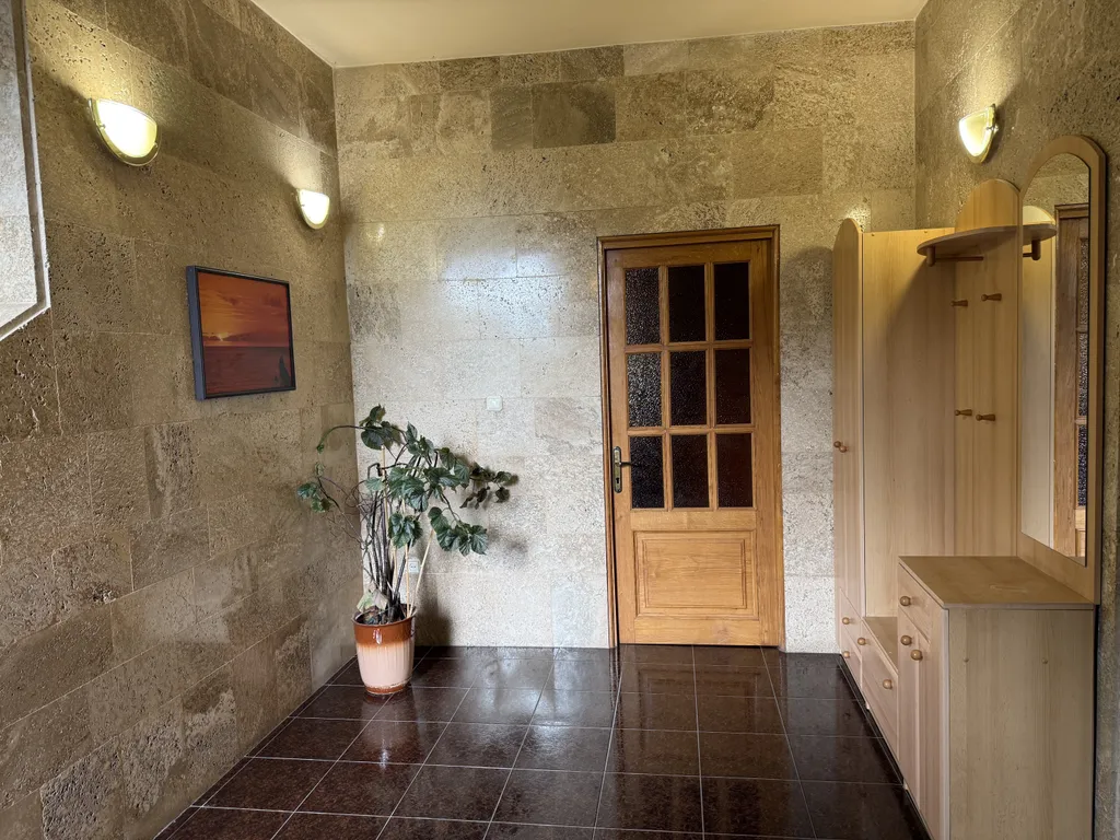 Дом с теплым бассейном у моря в Ялте