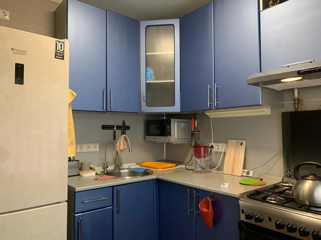 Уютная квартира с роскошной кроватью (2*2м) из натурального дерева