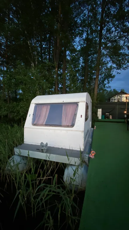 Дом на воде. Хаусбот. Озеро Таир.