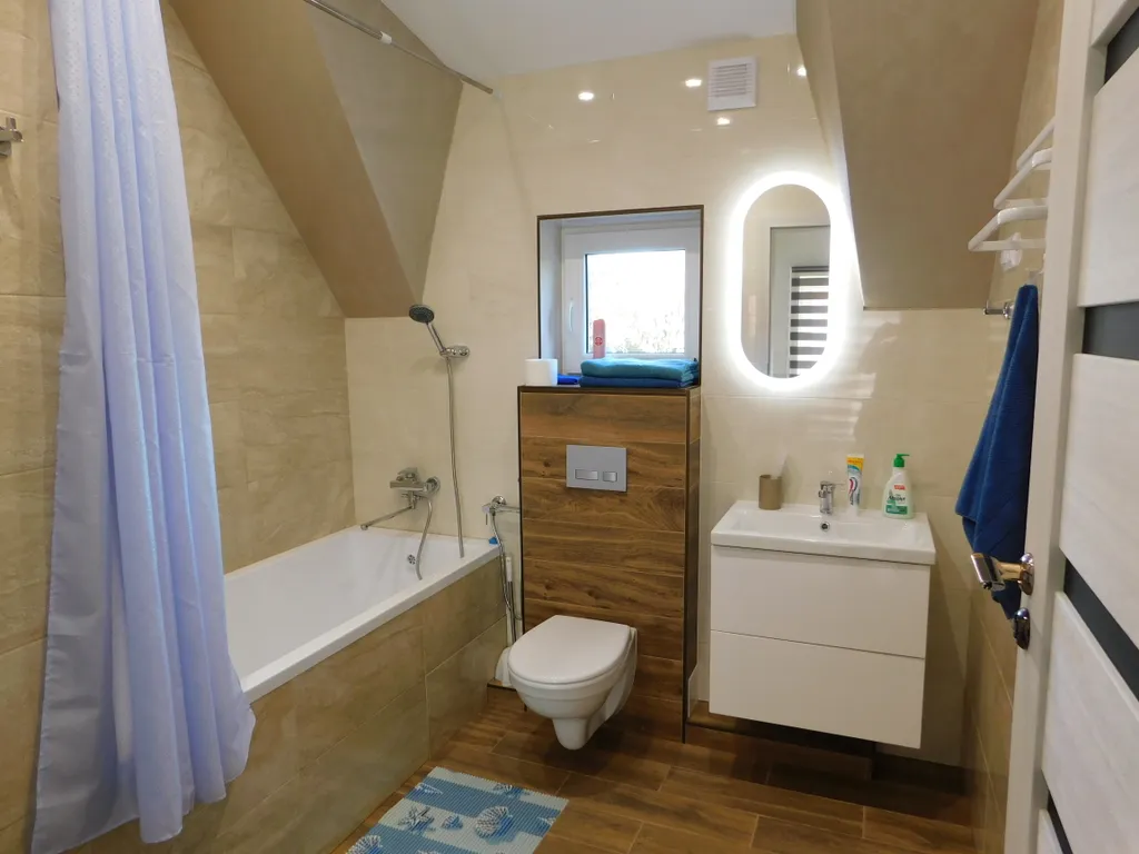 Двух этажный дом, в тихом районе