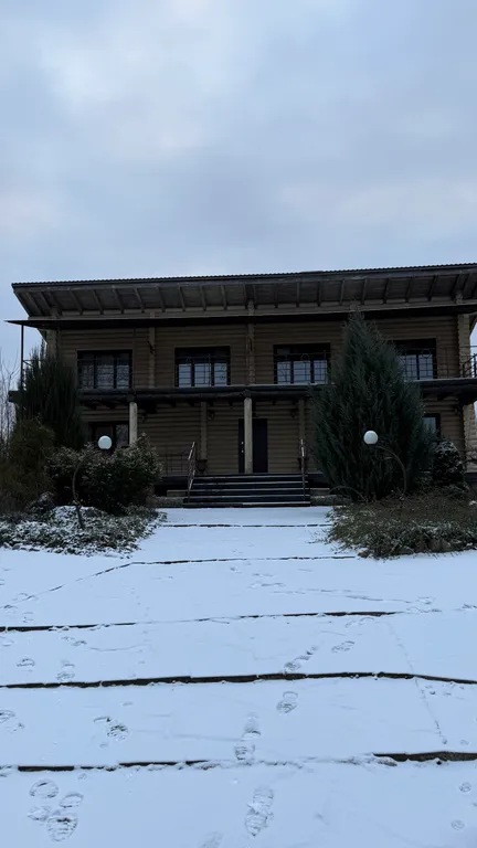 Уютный дом на берегу озера