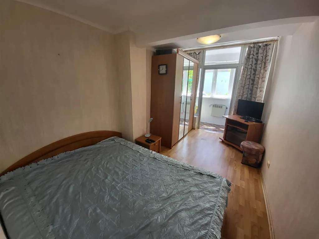 2-комнатная квартира, есть все необходимое для проживания