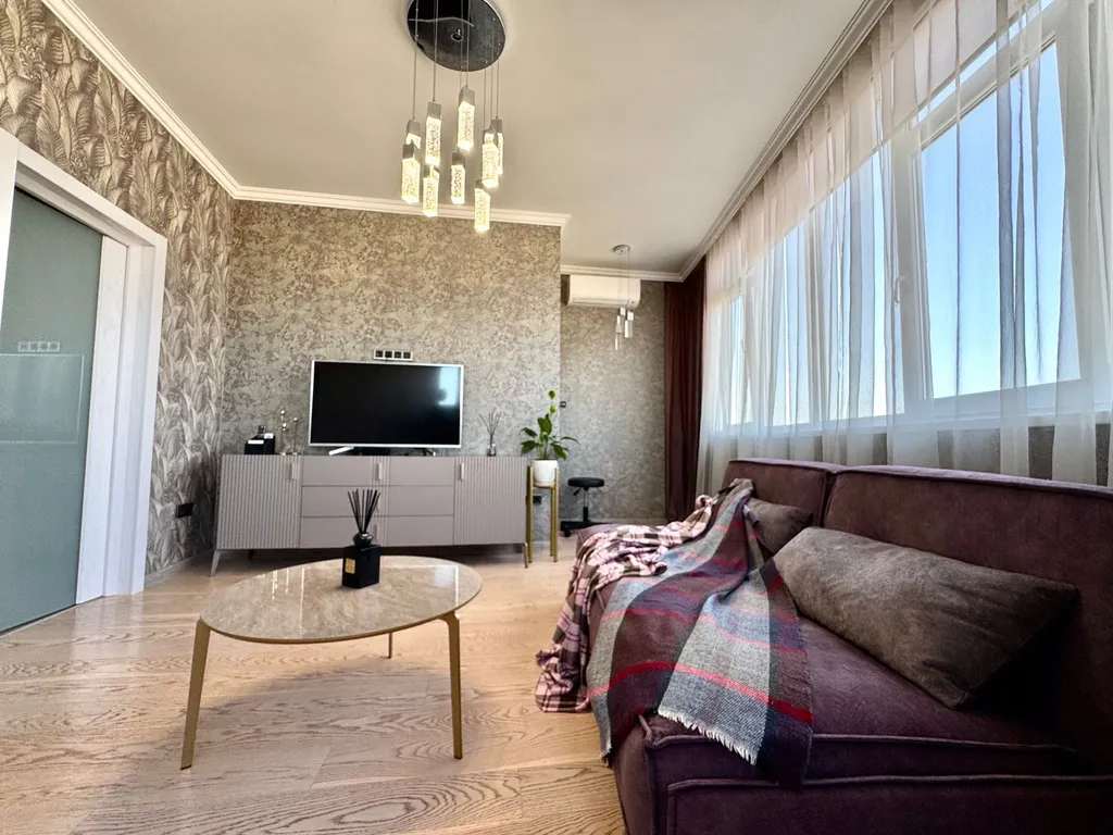 Просторная квартира с шикарным видом рядом с центральной набережной