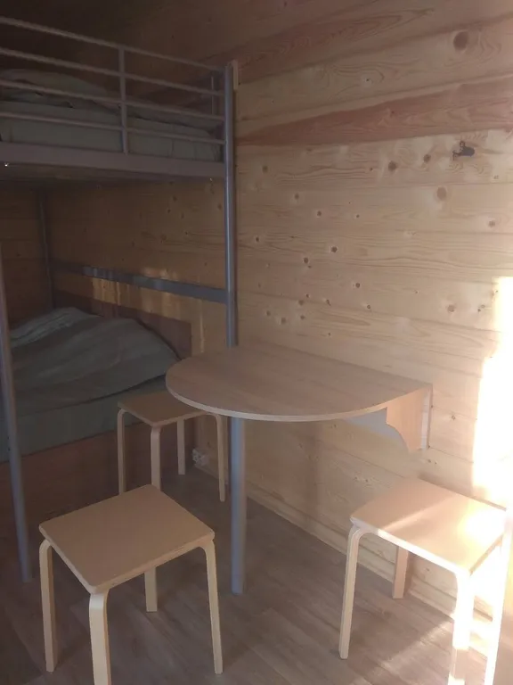 Домик на берегу озера