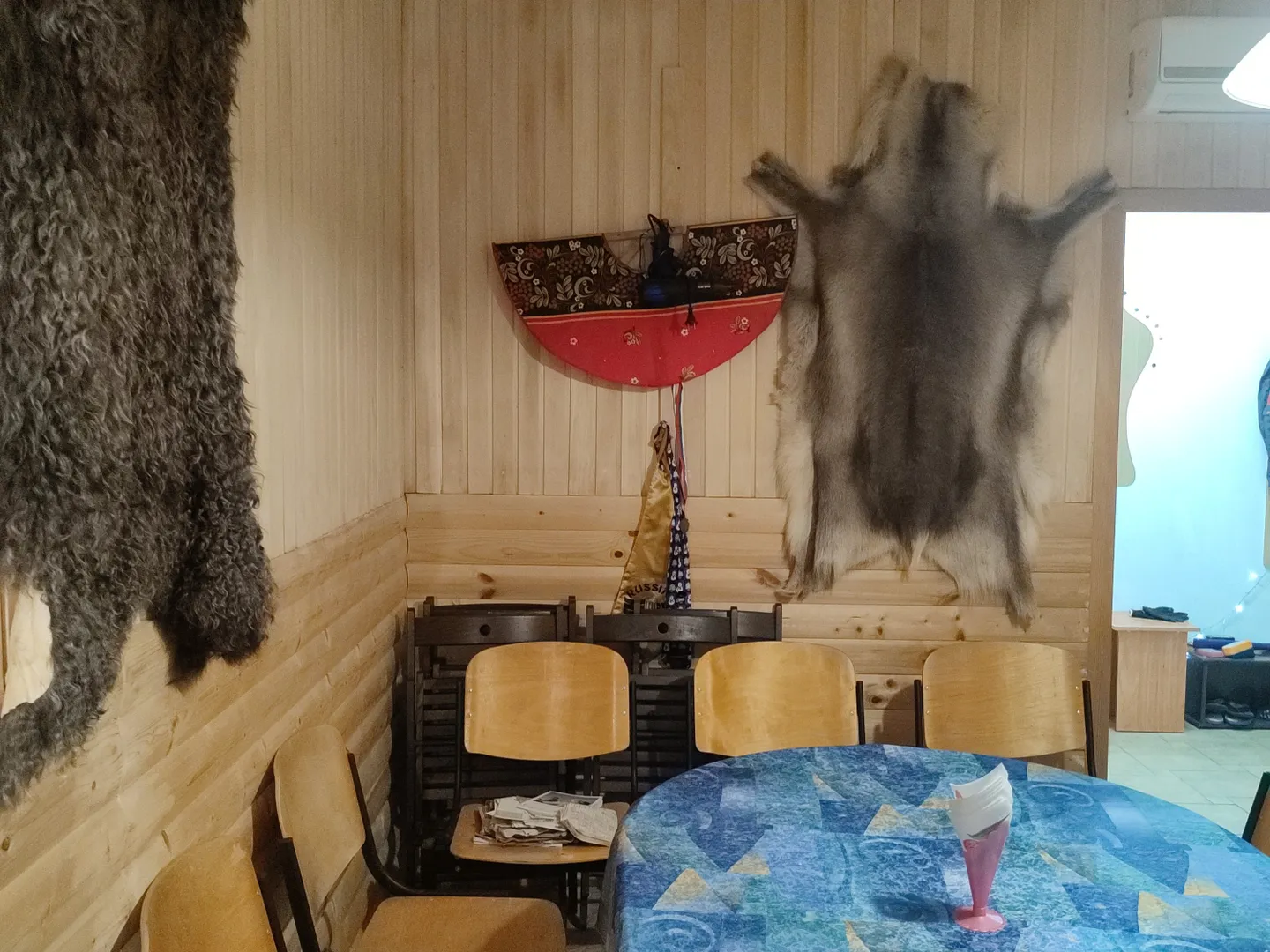 В предбаннике есть фен и банный веер