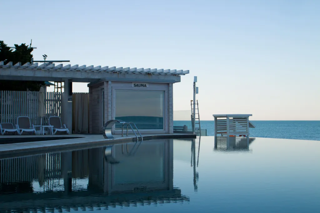 Апартамент с собственным бассейном и пляжем