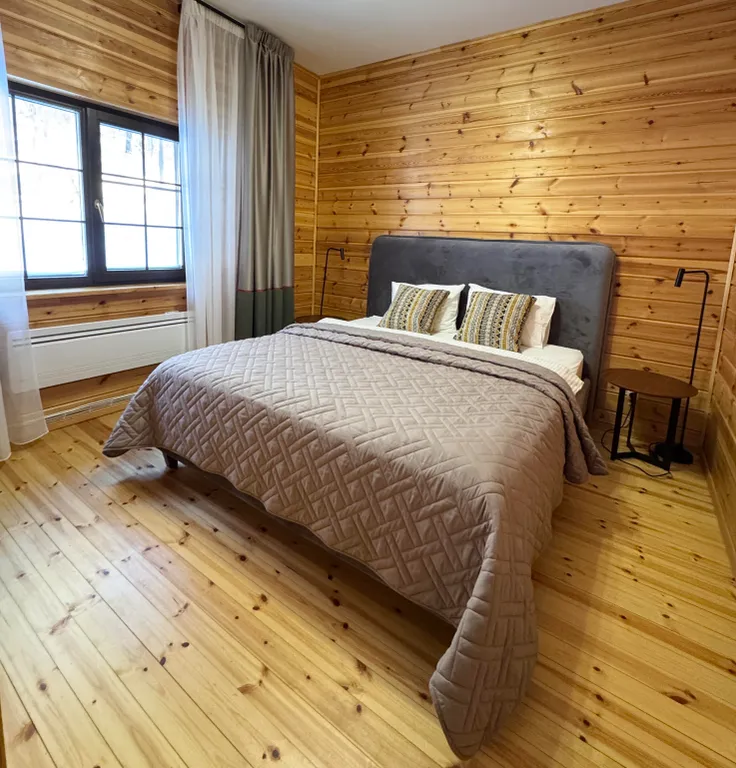 Комфортный деревянный коттедж у самого леса.