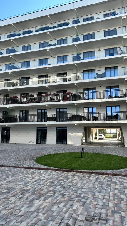 Апартаменты с бассейном на берегу моря