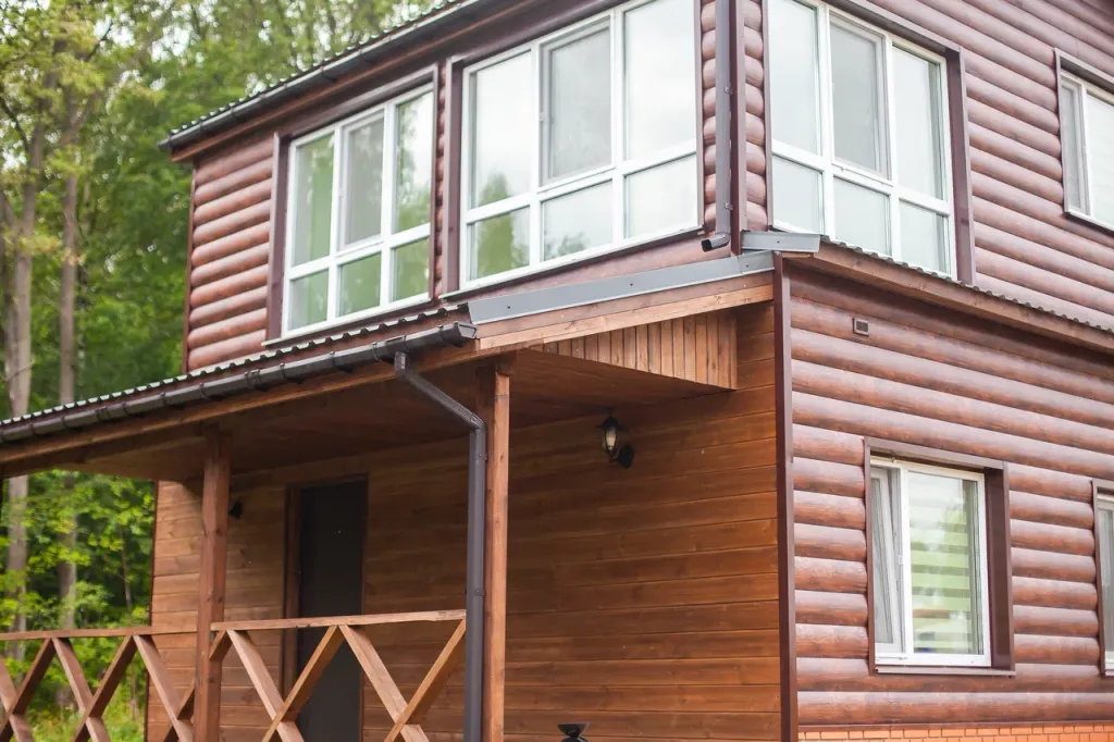 Домик четырёхместный с беседкой и мангалом