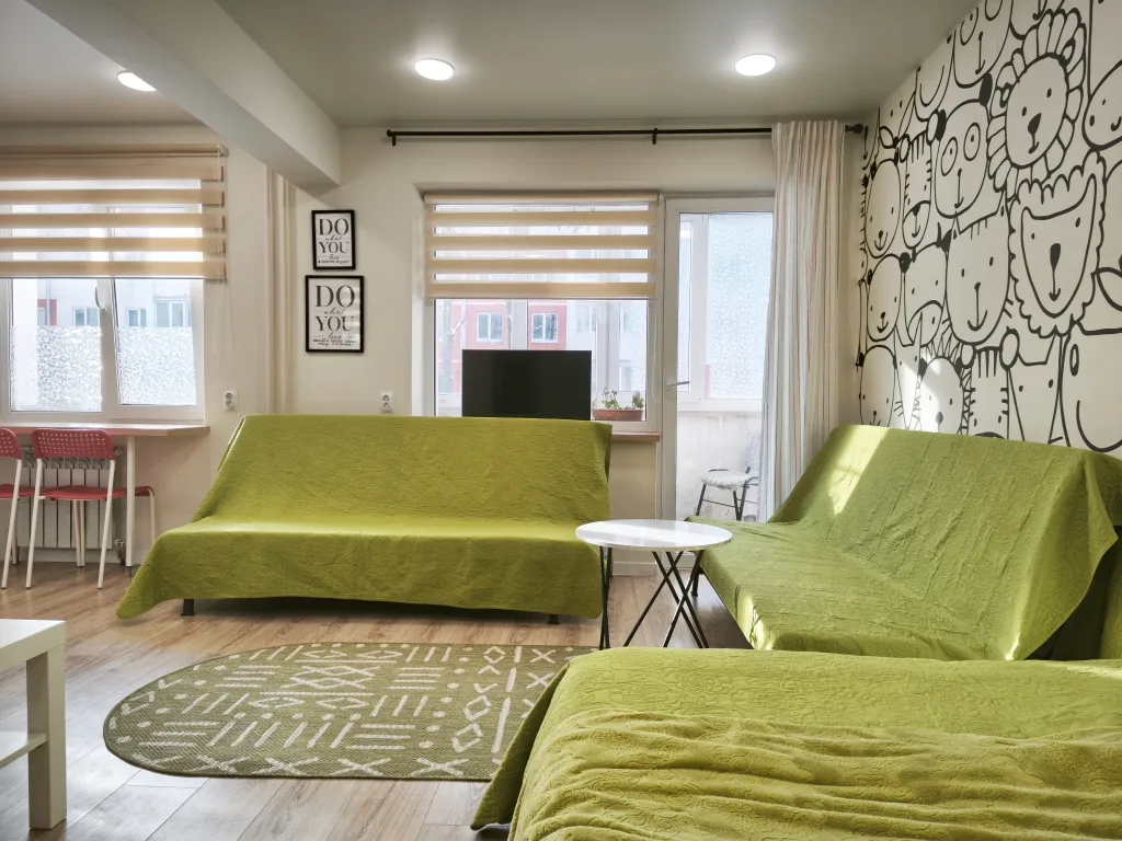 Кв-студия с отдельной спальней с лоджией Центр в5мин, напротив универа