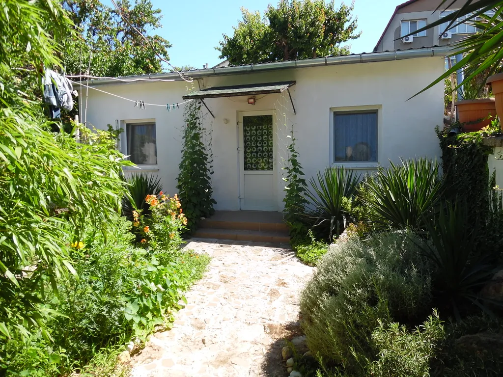 Коттедж Уютный домик с двориком — Севастополь