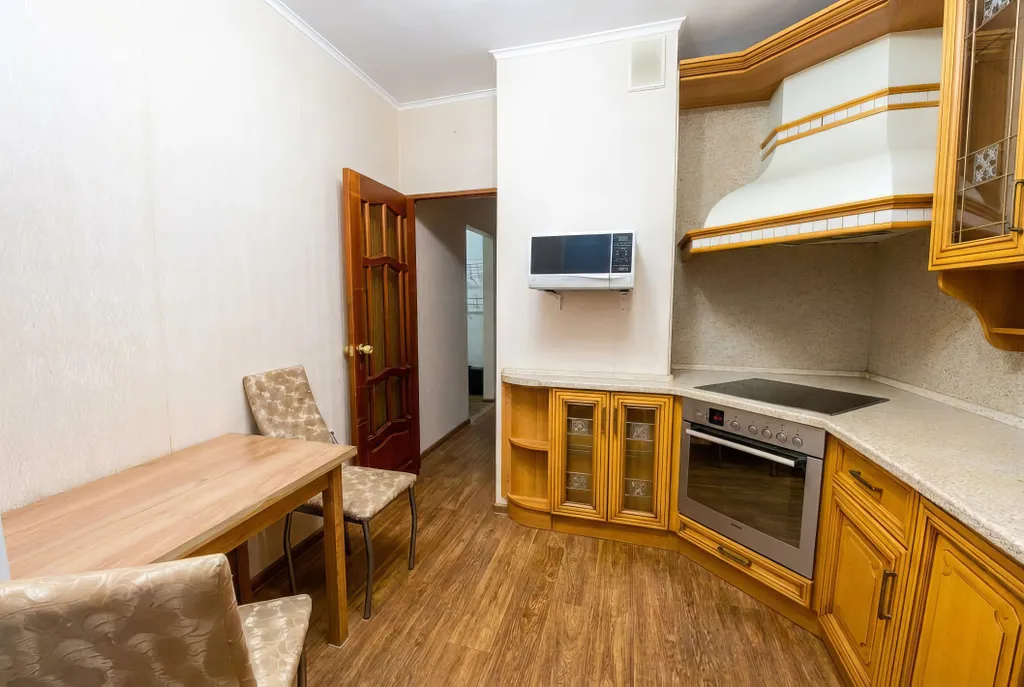 Просторные двухкомнатные апартаменты с балконом и видом на реку