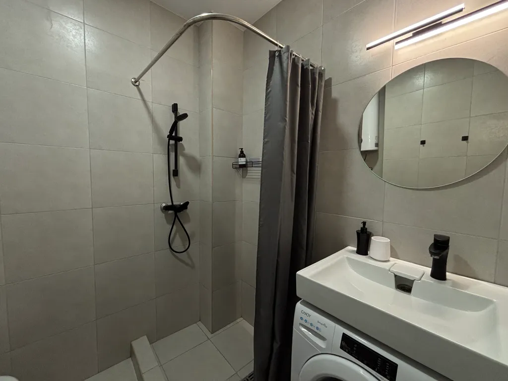 Студия рядом с песочным пляжем и бассейном