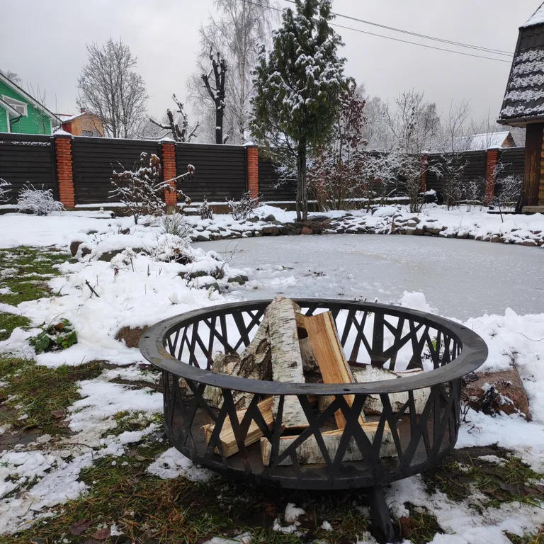 Дом с прудом