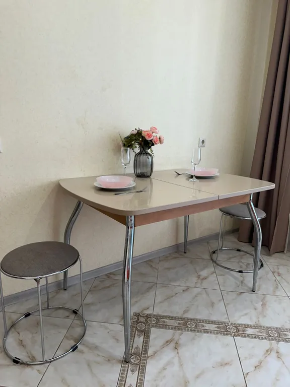 Оливковая, двухкомнатная квартира на Кургане