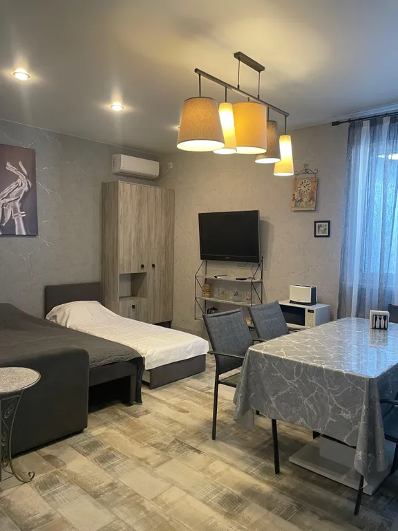 Дом в центре с бассейном и своя территория без посторонних