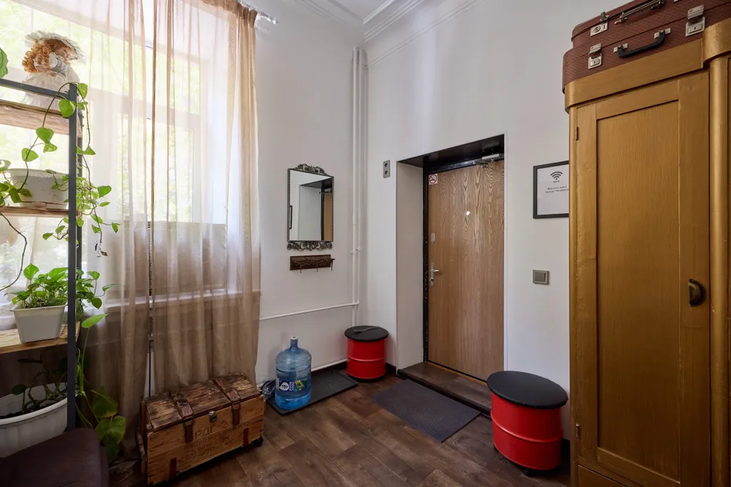 12-местный апартамент в ретро стиле с кинотеатром и Sony PS4