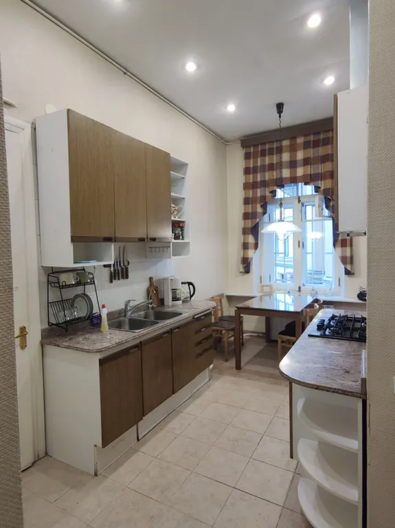 Квартира Квартира с видом на фонтан и анфиладой из трех комнат в центре города — Санкт-Петербург