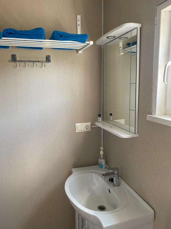 Дом с террасой на берегу реки Кобонка