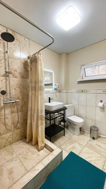 Двухэтажный дом в самом центре Софийской поляны