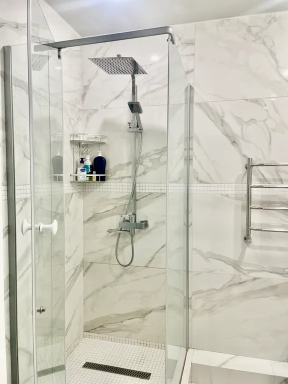 Просторная квартира с видовым балконом близ Питьевой Галереи Санатории