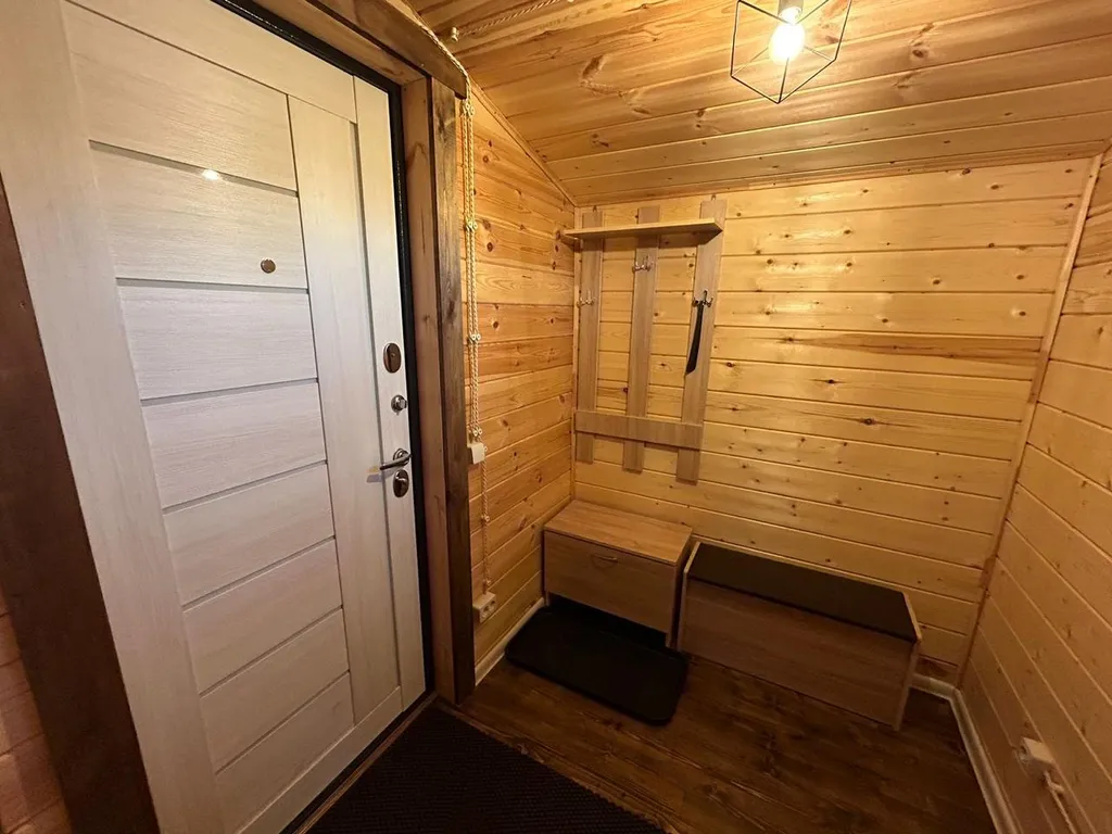 Домик около озера