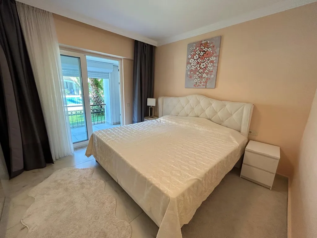 Около моря со своим пляжем