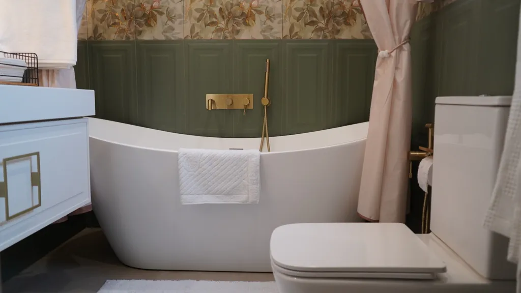 Барнхаус Дом у озера с видом на лес и озеро