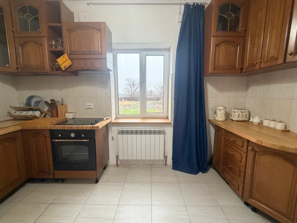 Дом у реки в тихом месте, деревенский стиль, веранда, мангал