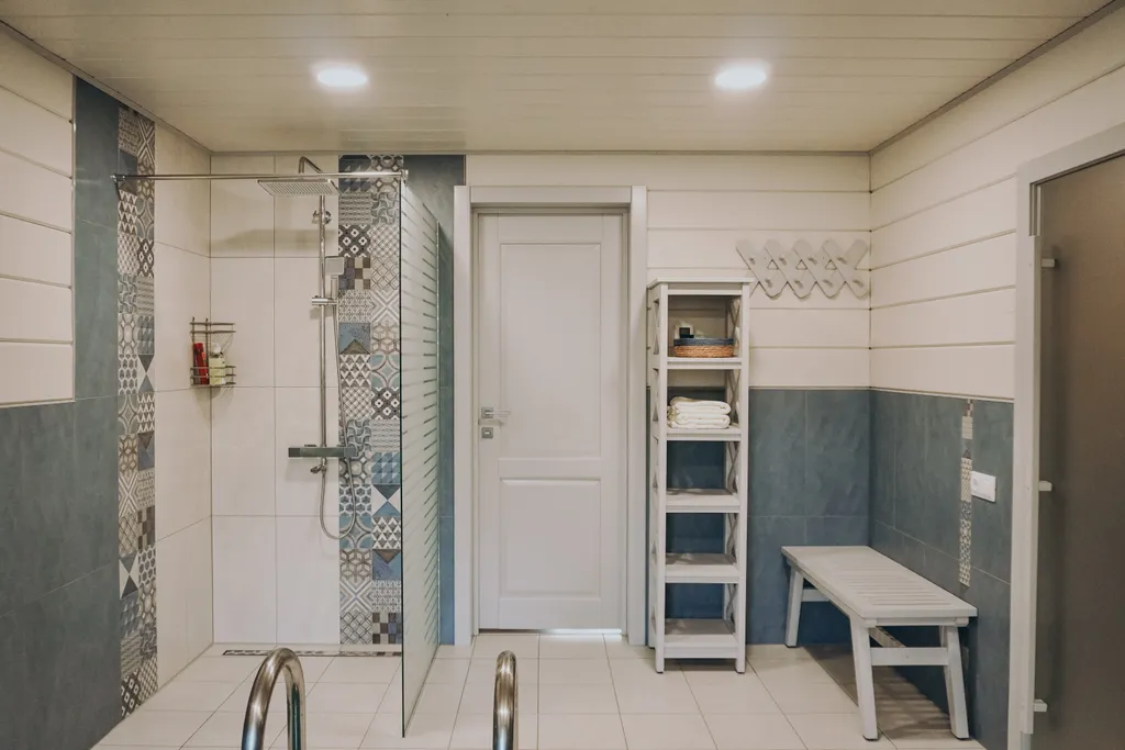 Дом на берегу реки