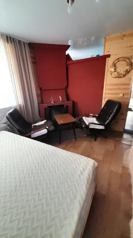 Домик у дуба