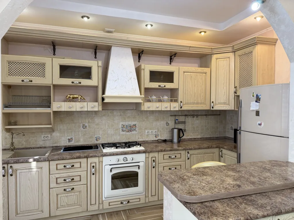 Дом с террасами и видом на море, рядом с центром