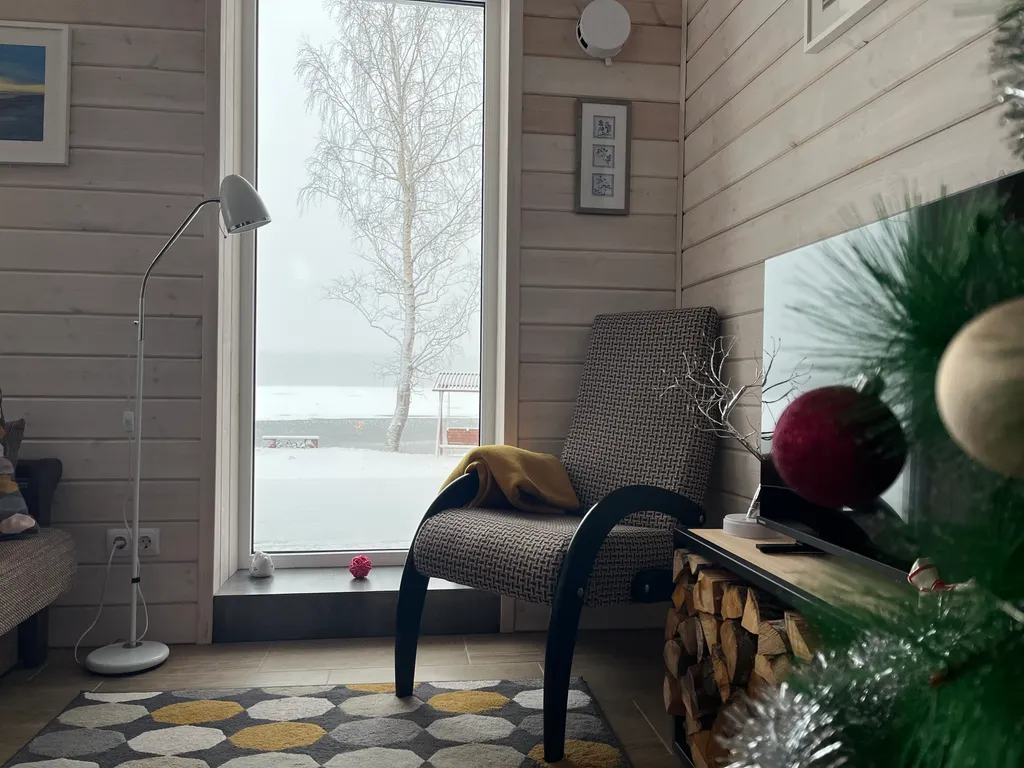 Домик в Карелии на берегу озера