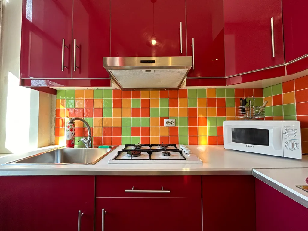 Студия возле кинотеатра Современник