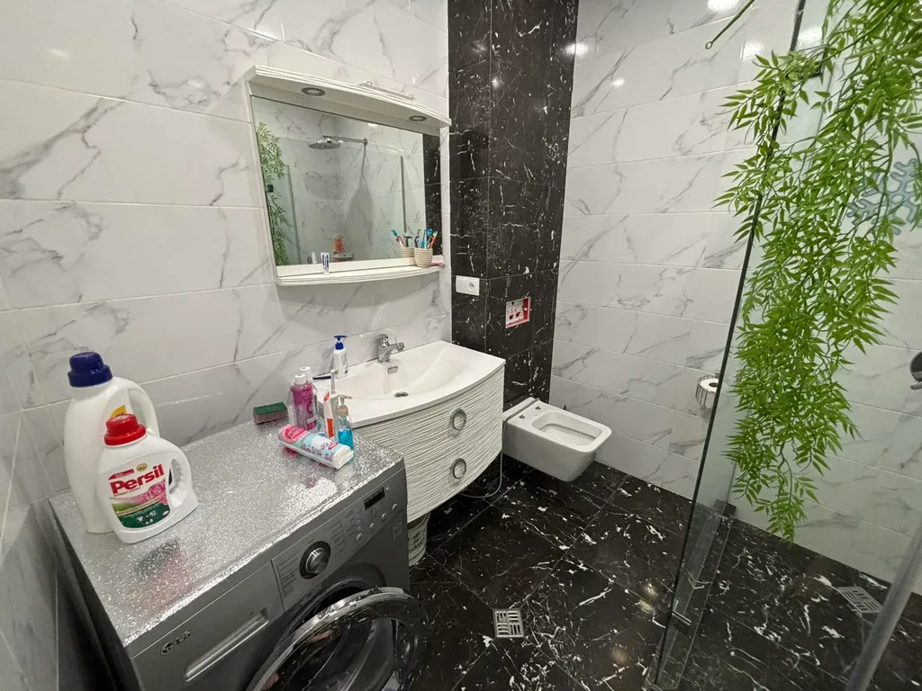 Комфортная квартира с балконом в центре Тбилиси