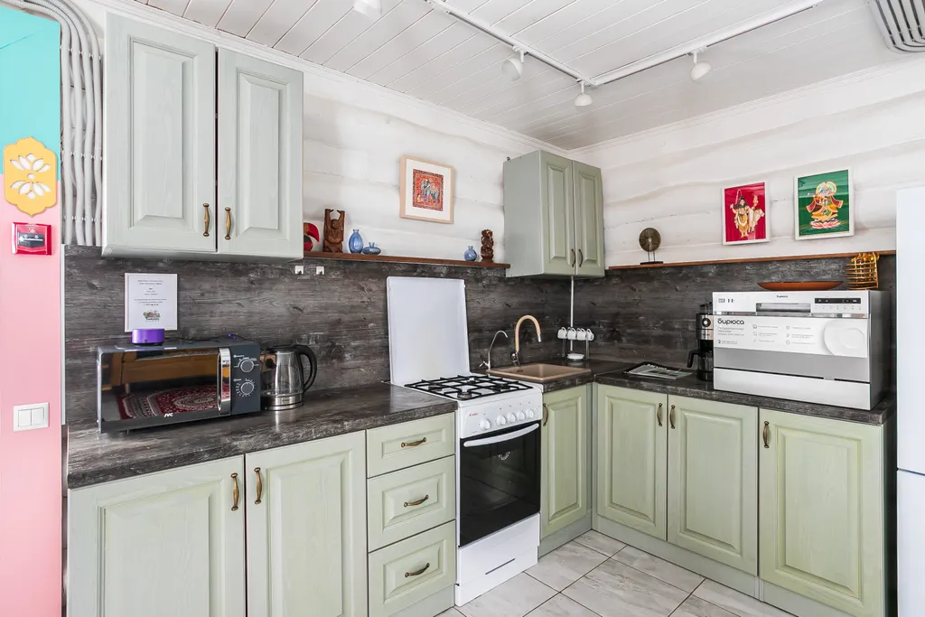 Коттедж Гостевой дом Дели в Кикино на Веле с балконом и русской печкой — Кикино