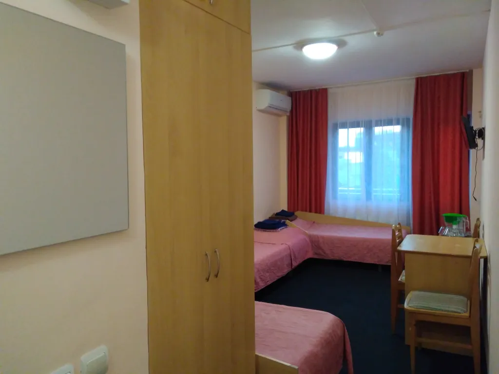 Морская Звезда к.3 - студия с 3-мя односпальными кроватями и лоджией