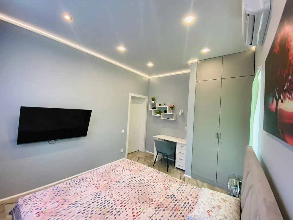 Трехэтажный коттедж с баней и бассейном