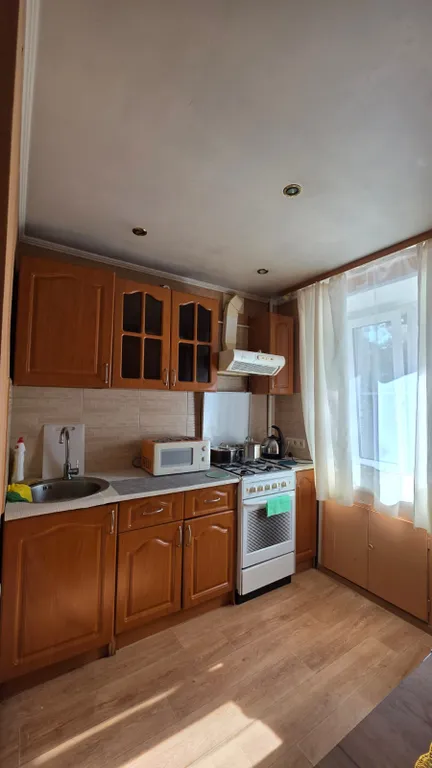 Рядом госпиталь. Хороший вариант и для командированных